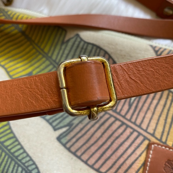 Jana Lam Mini Slim Zipper Crossbody - Picture 4 of 5